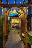 Poison Garden Suite & SPA