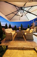 Poison Garden Suite & SPA