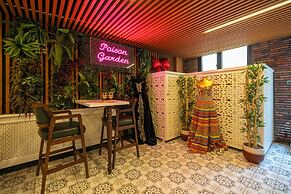 Poison Garden Suite & SPA