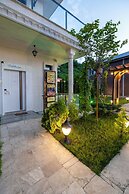 Poison Garden Suite & SPA