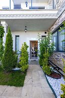 Poison Garden Suite & SPA