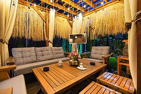 Poison Garden Suite & SPA