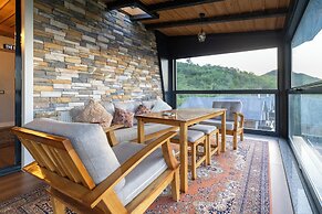 Poison Garden Suite & SPA