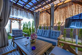 Poison Garden Suite & SPA