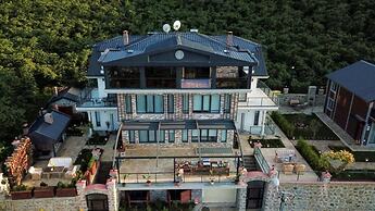 Poison Garden Suite & SPA