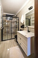 Poison Garden Suite & SPA
