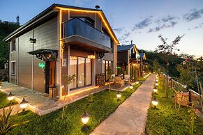 Poison Garden Suite & SPA