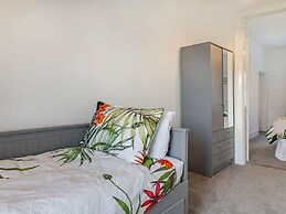 Lovely Villa 1 King 1 Double 4 Single 1bunk bed