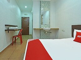 OYO 90559 Ummul Motel C Mart
