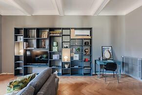 Casa Grey Contemporary Penthouse