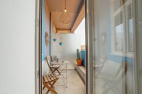 Downtown Modern Studio With Terrace by Vacationy
