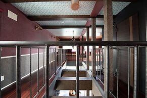THE BEEHIVE AIOI