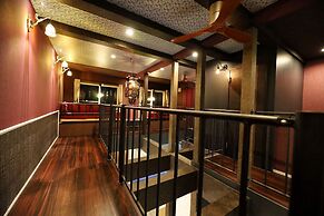 THE BEEHIVE AIOI