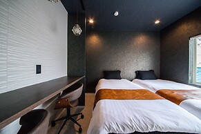 THE BEEHIVE AIOI