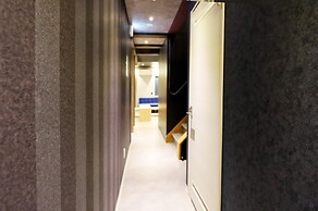 THE BEEHIVE AIOI