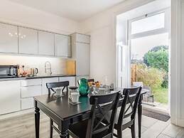 Lovely Villa 2 King 2 Singles 1double Sofa bed
