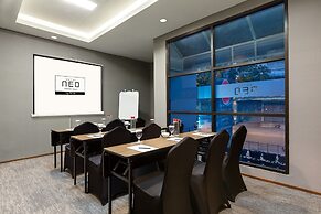 Hotel Neo Gading Solo