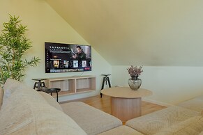 Large Penthouse Apt - Downtown - Marina