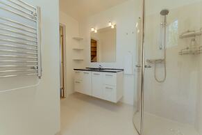 Large Penthouse Apt - Downtown - Marina