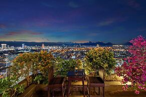Peninsula Hotel Danang
