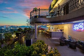 Peninsula Hotel Danang