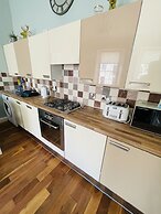 Charming 2-bedroom Apartment Located in Ayr