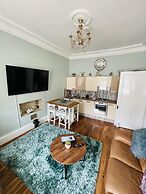 Charming 2-bedroom Apartment Located in Ayr