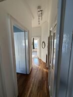 Charming 2-bedroom Apartment Located in Ayr