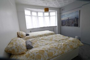 Lovely 4-bed House in Nottingham