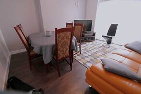 Lovely 4-bed House in Nottingham