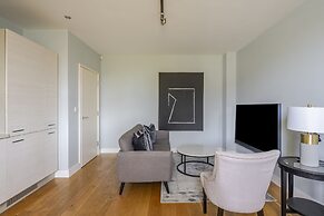 Luxurious Private One Bedroom Apartment