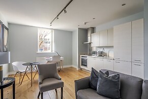 Luxurious Private One Bedroom Apartment