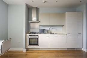 Luxurious Private One Bedroom Apartment