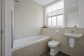 Luxurious Private One Bedroom Apartment