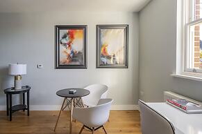 Luxurious Private One Bedroom Apartment