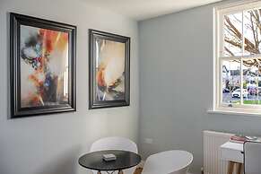 Luxurious Private One Bedroom Apartment