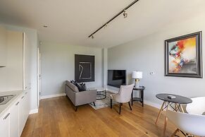 Luxurious Private One Bedroom Apartment
