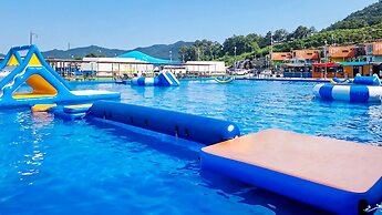 Goseong Bluebeach Pension&glamping