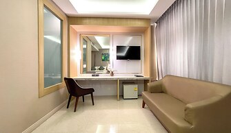 Elegant Airport Hotel