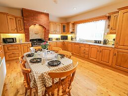 Braeside Farm House