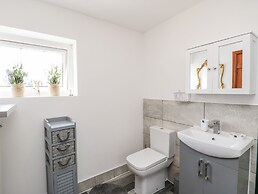 Farrier's Lodge