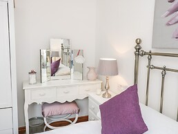 Farrier's Lodge