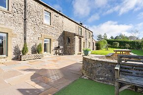 Hulmes Vale House - Sleeps 14 - Peak District