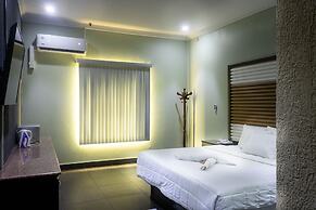 Crown Hotel Piarco