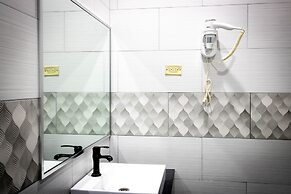 Crown Hotel Piarco