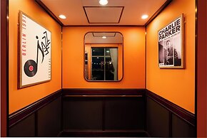 Record Hotel