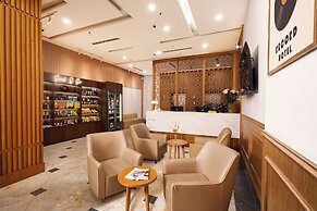 Record Hotel