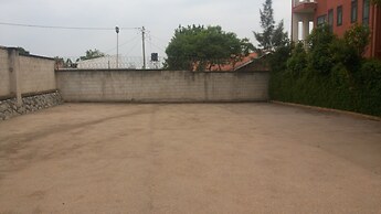 DAKS HOTEL KIRINYA