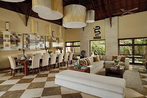 Villa Nagasutra by Nakula