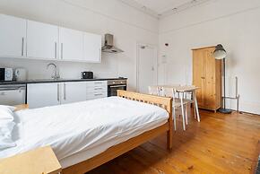 No 4 Georgian Shared House - By Clifton Short Lets